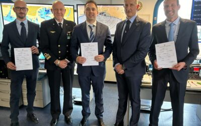 L’AMMIRAGLIO PELLIZZARI CONSEGNA LE LICENZE AI NUOVI PILOTI